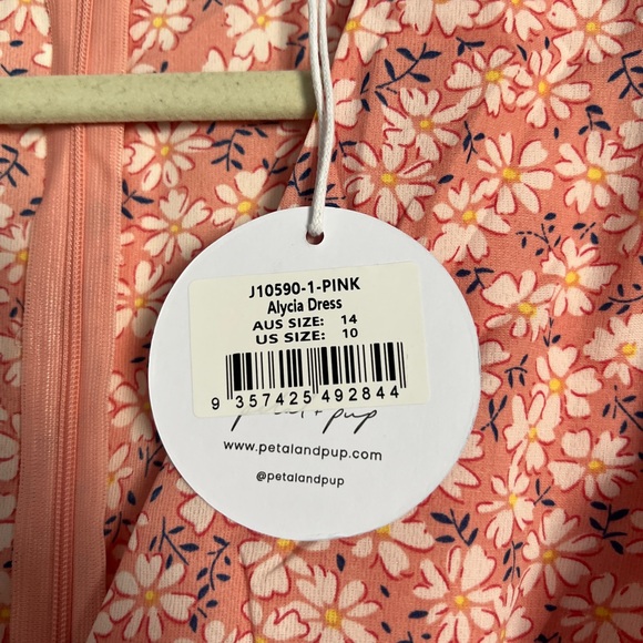 Brand new floral dress NWT - Picture 2 of 2